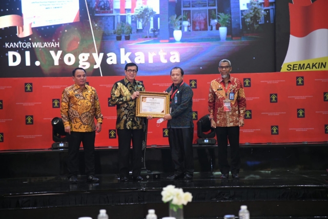 Kemenkumham Sumsel Raih Penghargaan Terbaik III Atas Kinerja Tahun 2021