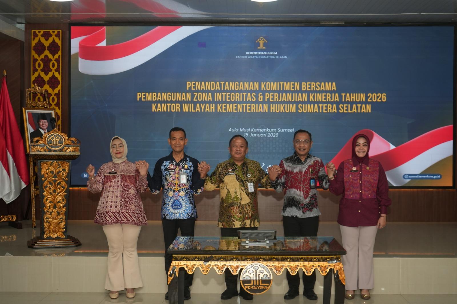 Perkuat Integritas dan Inovasi, Kemenkum Sumsel Teken Komitmen Bersama dan Perjanjian Kinerja 2026