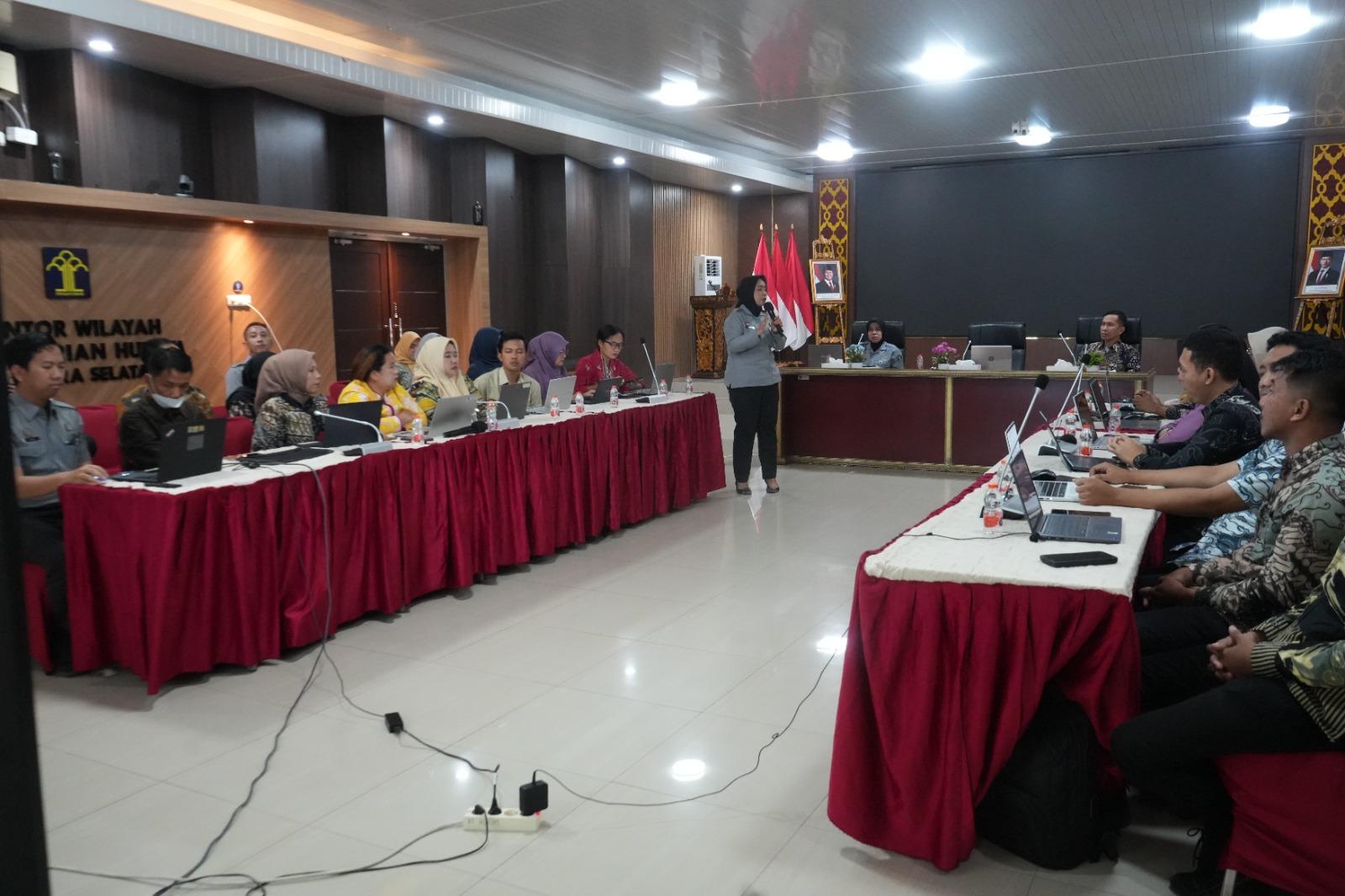 Perkuat Pelayanan Publik, Kanwil Kemenkum Sumsel Berikan Bimtek AHU dan KI kepada Pemkab OKU Timur